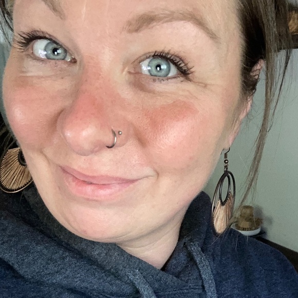 Meet your Posher, Bethany - Picture 2 of 2